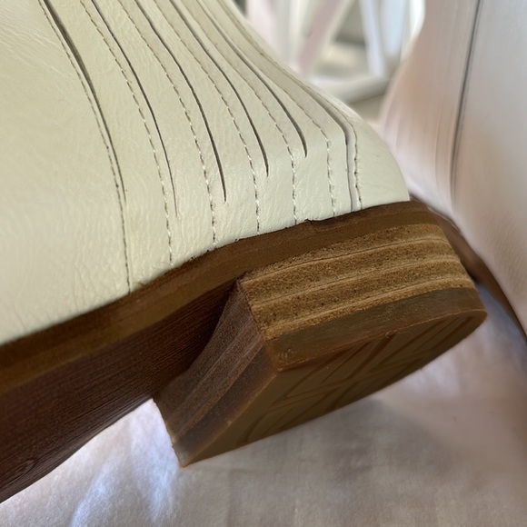 Ankle booties  White. New. - Picture 12 of 14